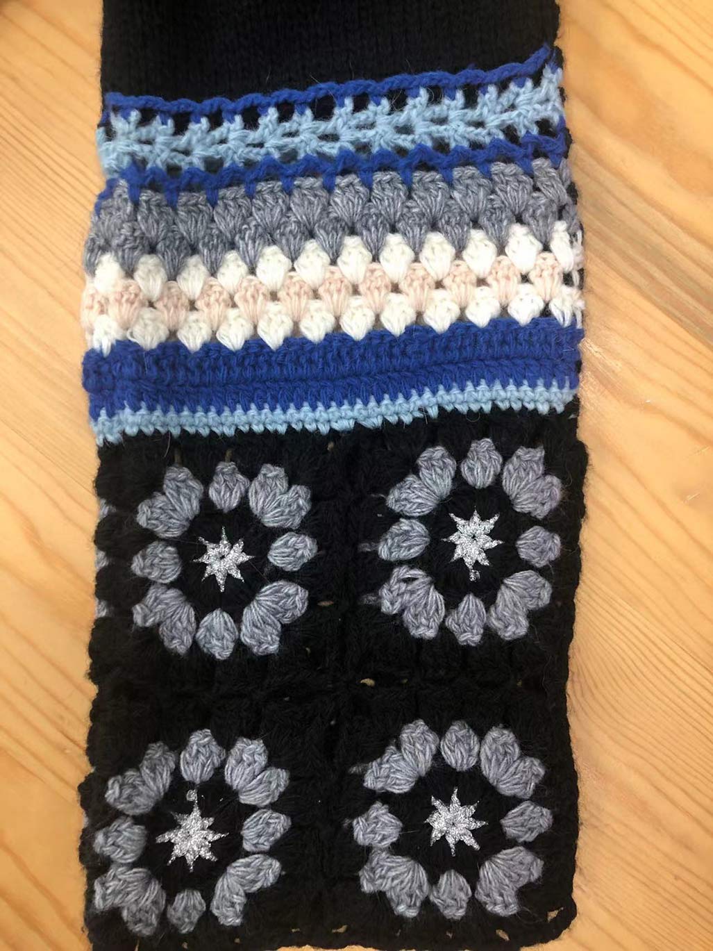 Women's long-sleeve pullover with embroidered cuff - Image 4